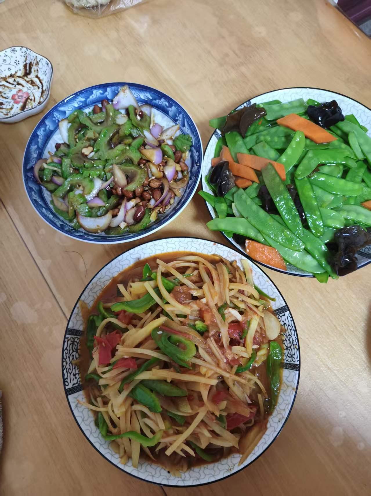 今天是周二，一天马上就要结束了，忙碌一天刚刚吃饭[大哭][大哭]