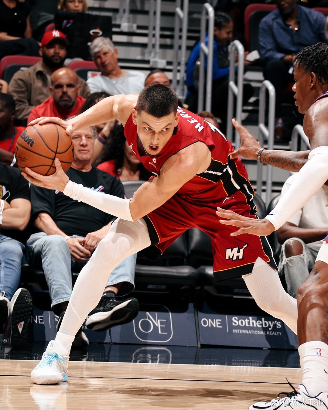 在热火5连胜期间，希罗场均32分钟24.6分4.8篮板4.4助攻（2.4失误）5