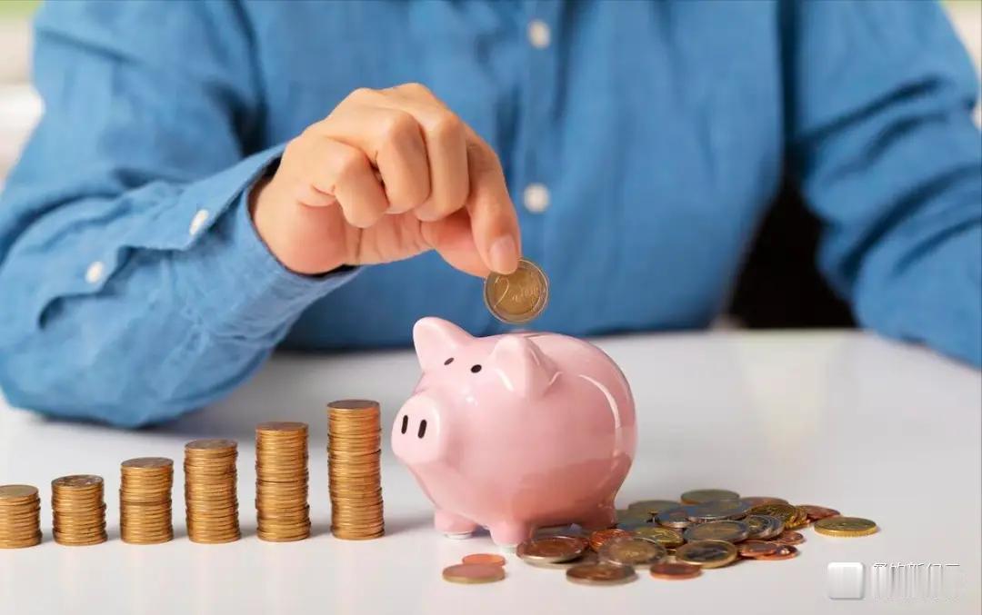 钱袋里的枷锁：当存钱成为生活的阴影

在这个快节奏的时代，“不要过度存钱”的呼声