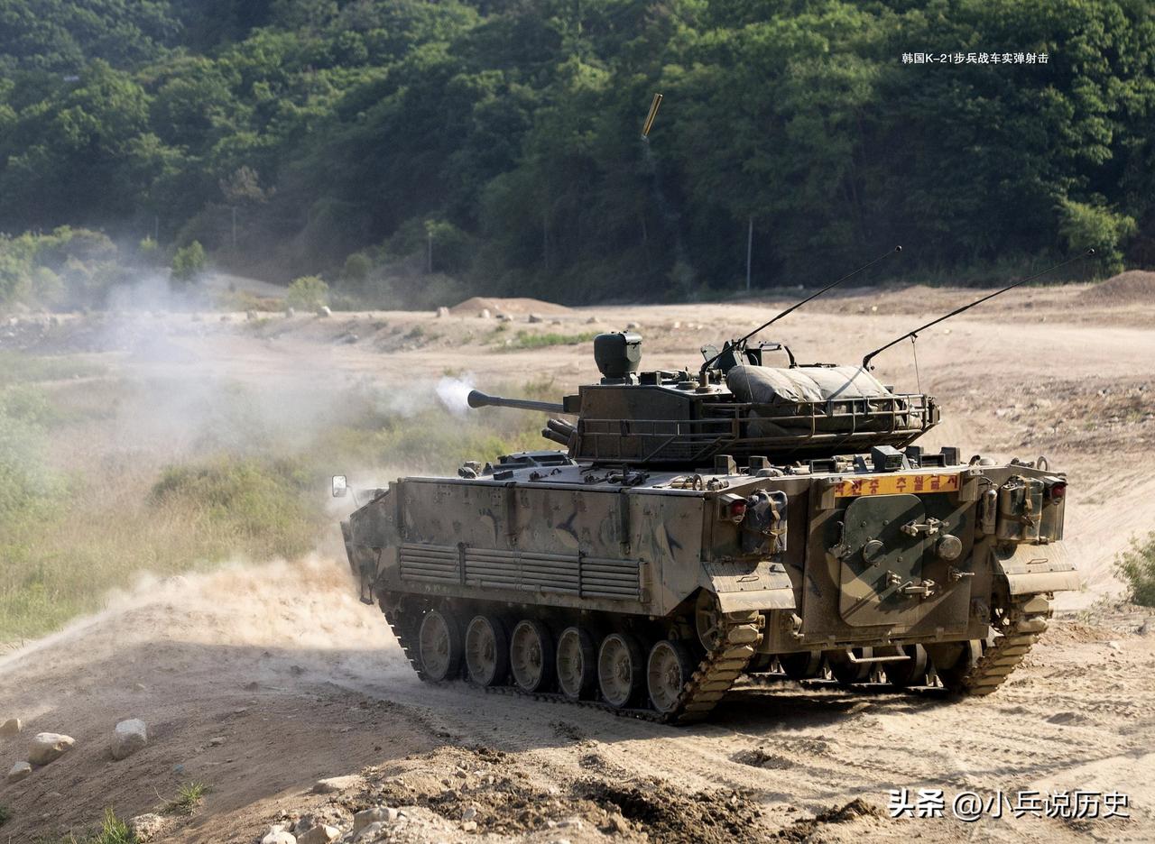 韩国K-21步兵战车实弹射击
