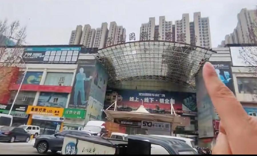 郑州宏达国际车业市场，之前当地女网友探店实拍，其实就是一个汽车装饰、改装的大市场