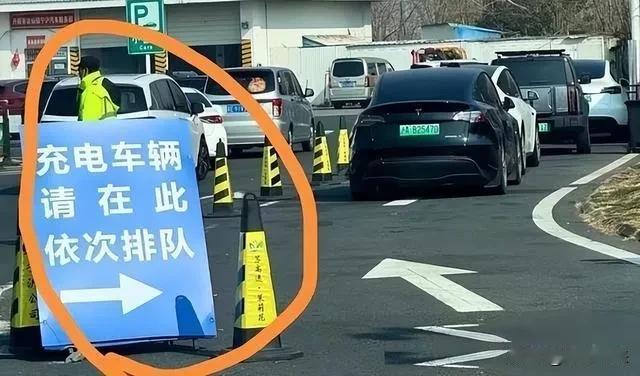 国庆跑了600公里才发现：电车省的是钱，而纯油车或HEV省的是命

服务区凌晨三