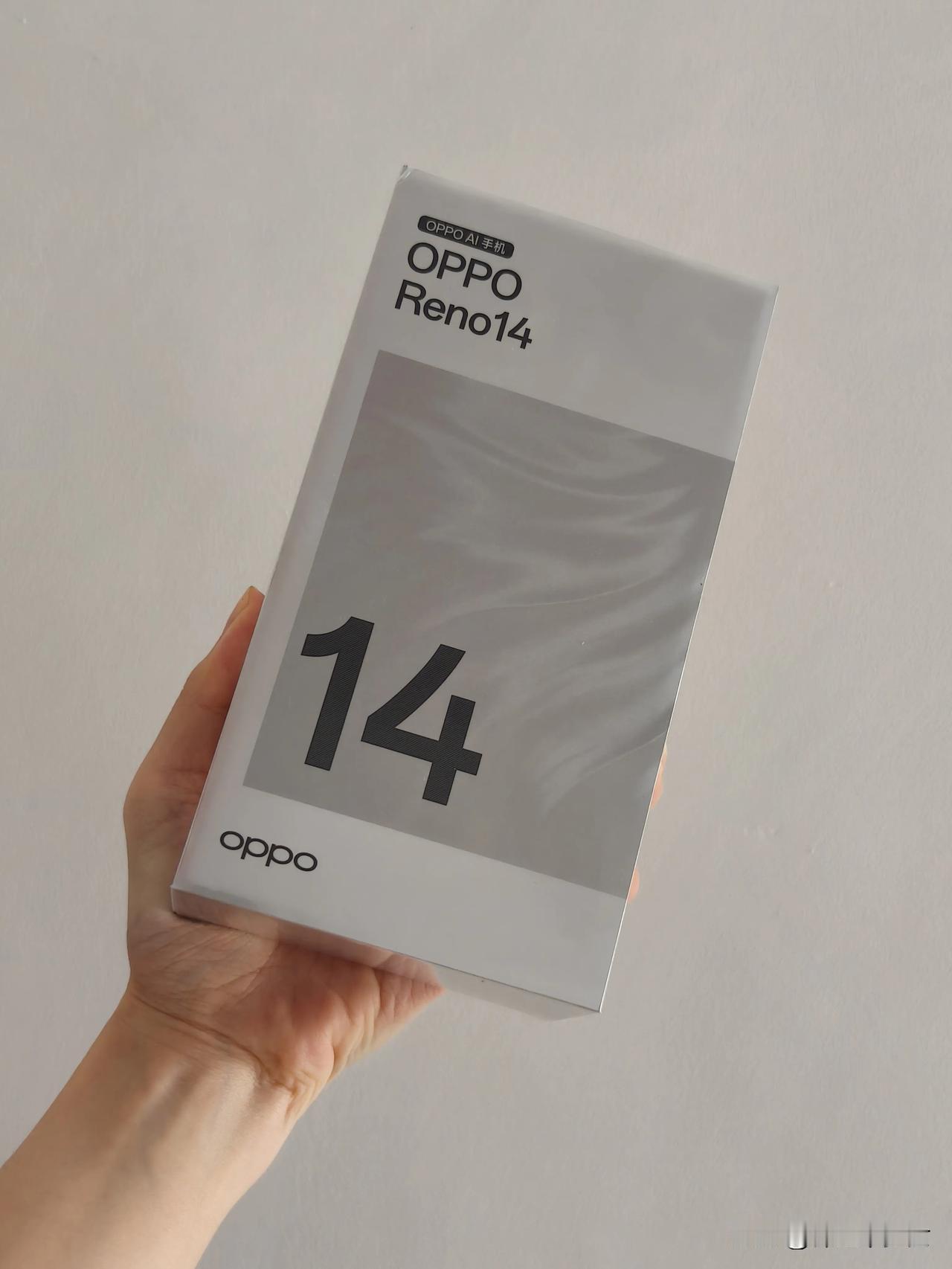 我也有人鱼姬啦，OPPO Reno14，宋雨琦同款！
是不是要做一个漂亮对美甲才