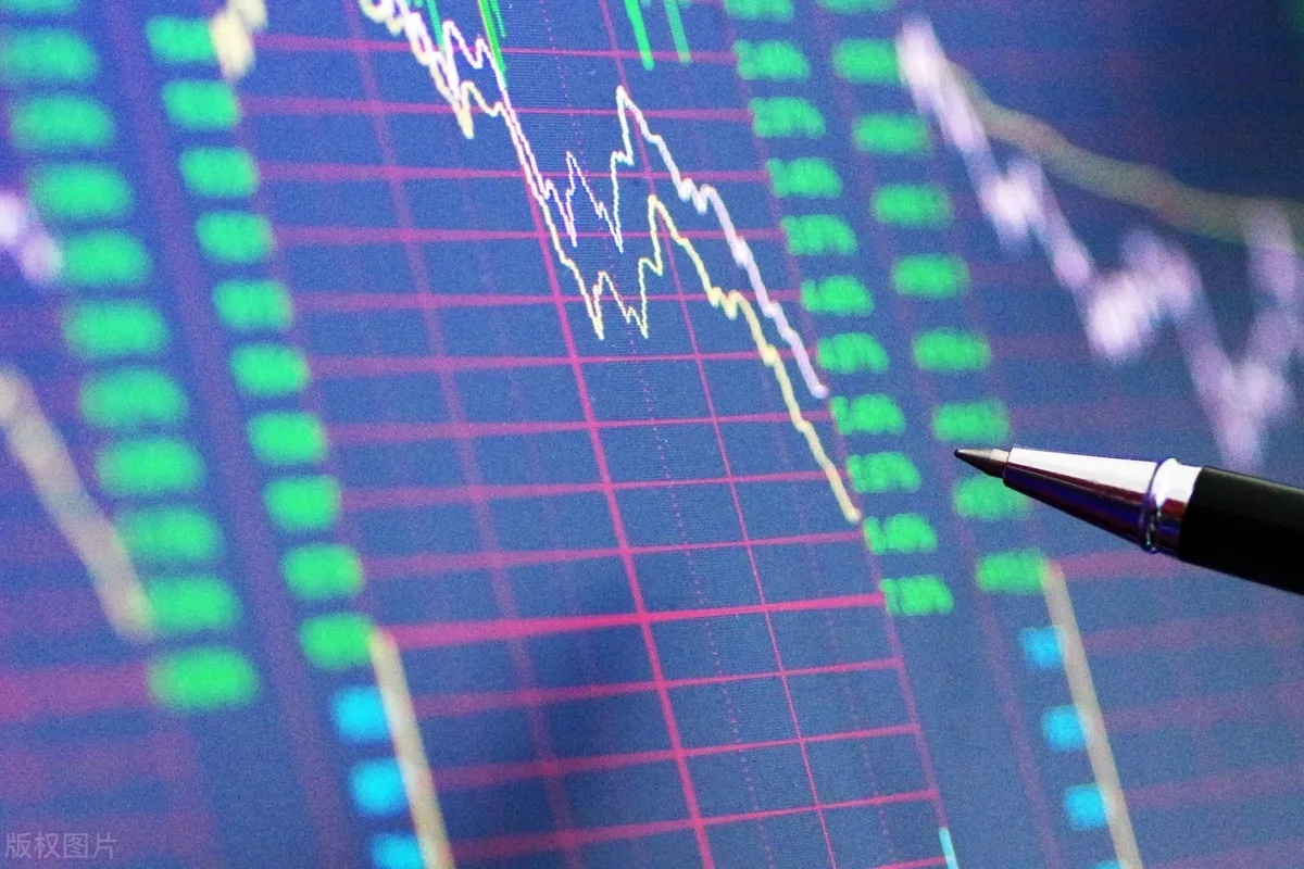 上午考验散户，下午考验主力走向？1、所有的自媒体，基本都判断到了今天的震荡下跌，