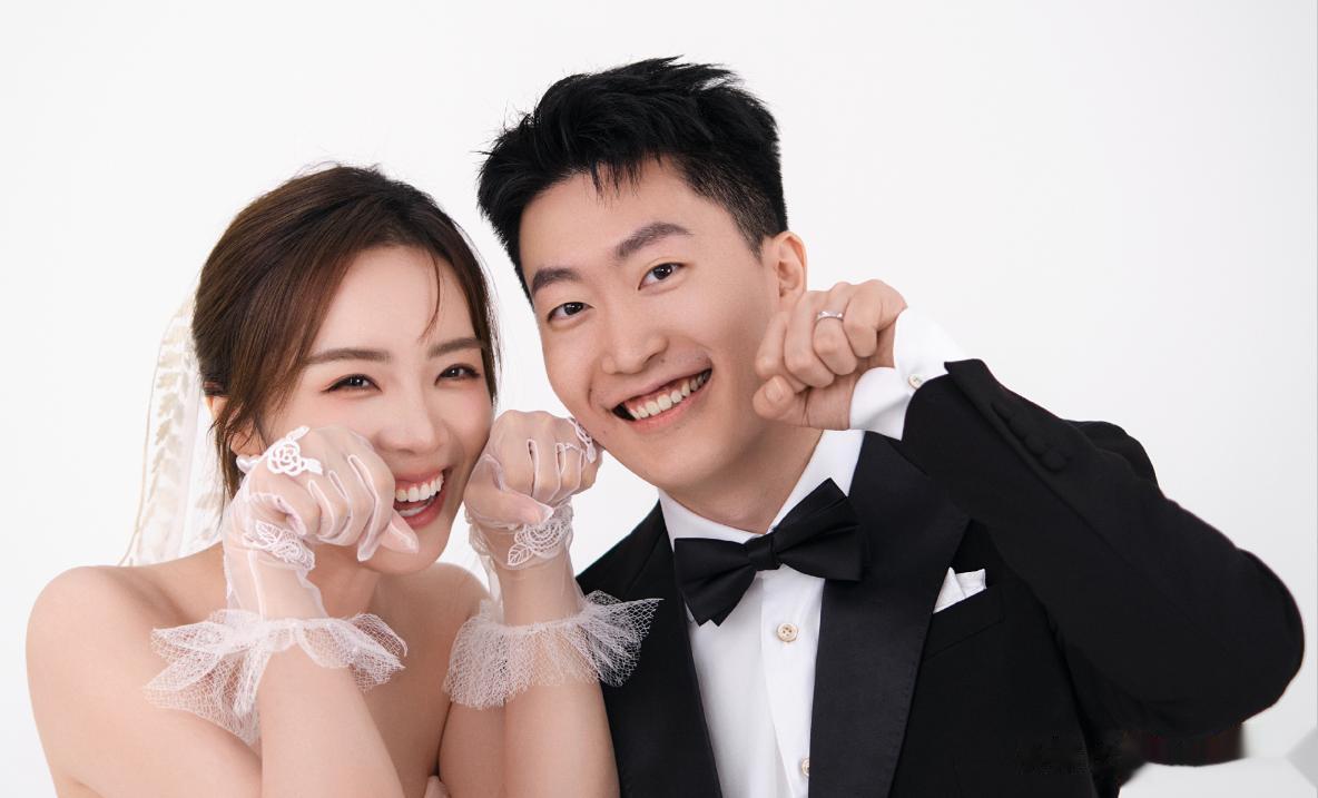 #2023LPL#余霜晒出和管泽元婚纱照！

LPL主持人余霜15号在微博晒出和