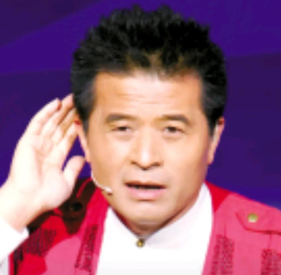毕福剑26岁想报考北京广播学院时，尽管家里经济条件不好，父亲毕作恩仍支持儿子的想