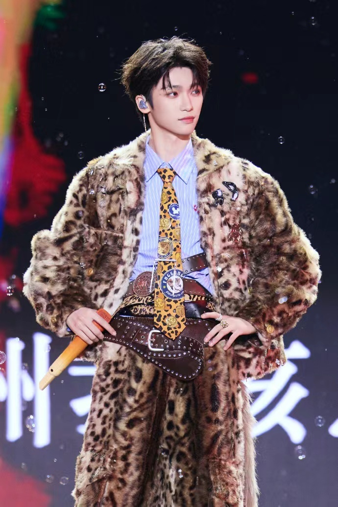 梓渝永远热爱永远期待，和梓渝迎接更盛大的相遇和惊喜，期待住我们的演唱会上的再见面