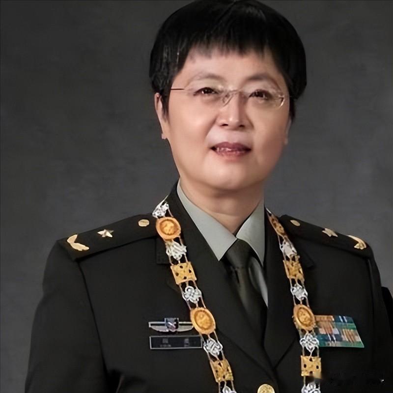 [微风]请您为伟大的女科学家陈薇少将停留1秒钟她是中国工程院院士，为国铸盾的巾帼