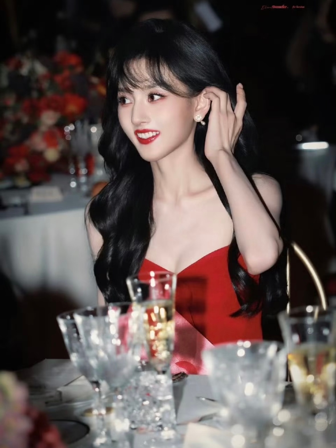 这几个女明星的红裙造型都好出圈，每一个都被网友说适合演贝微微，你们心目中的贝微微