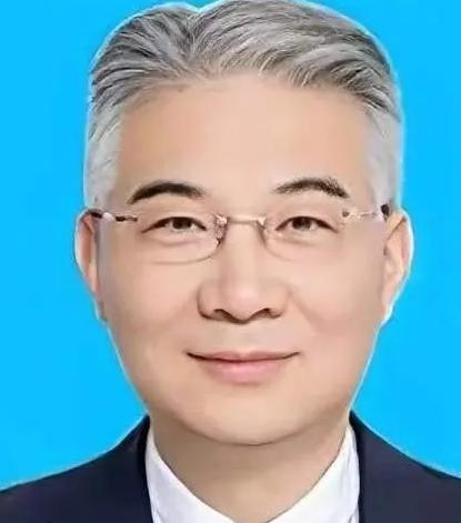 看了这个曾经的重庆市财政局长，重庆市政府原参事封毅的通报，心里十分惊叹，此人竟然