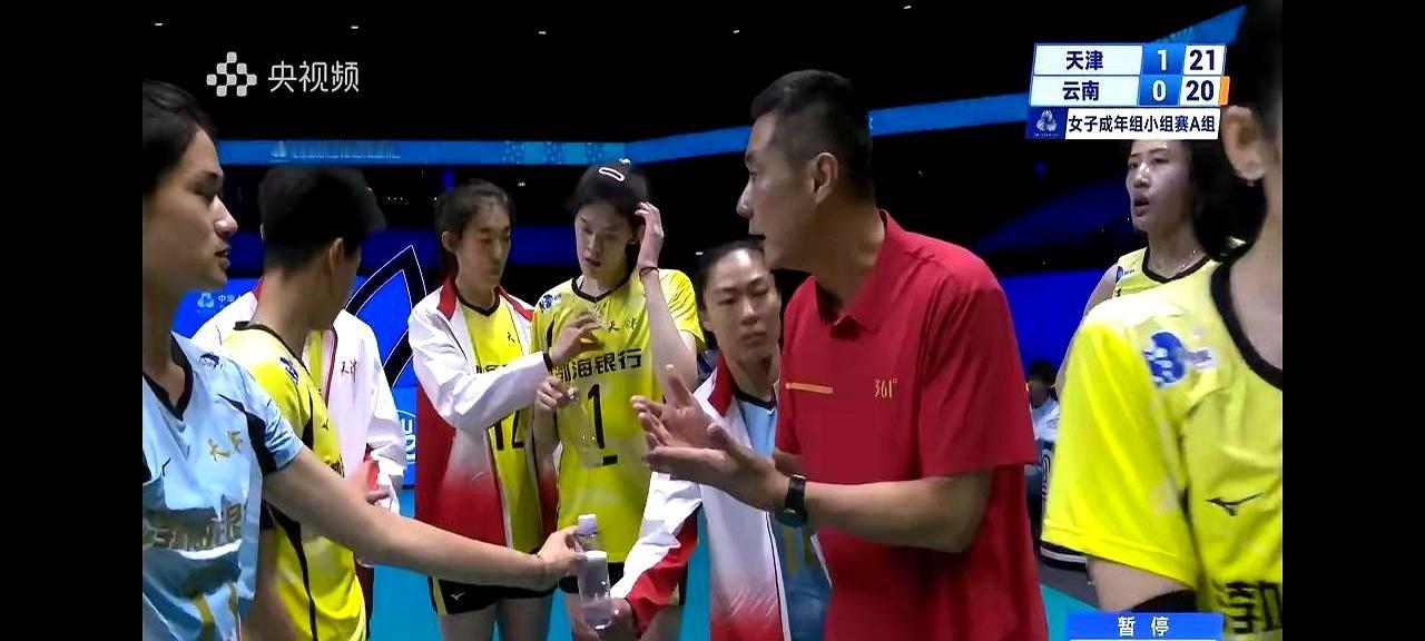 “无关痛痒”的四川女排，突然把天津逼到悬崖边。  
 

11日下午4点那场没人