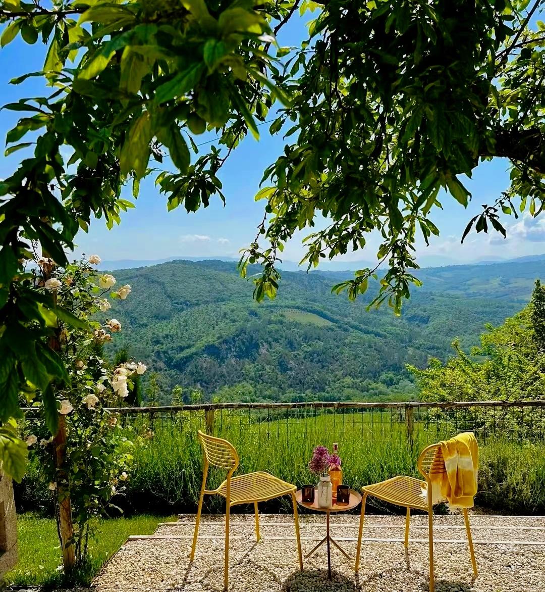 刘震云  ᴴᵉᑊᑊᵒ ᵕ̈  ：）
有本事的人都不要脸，没本事的人都要脸，要脸的