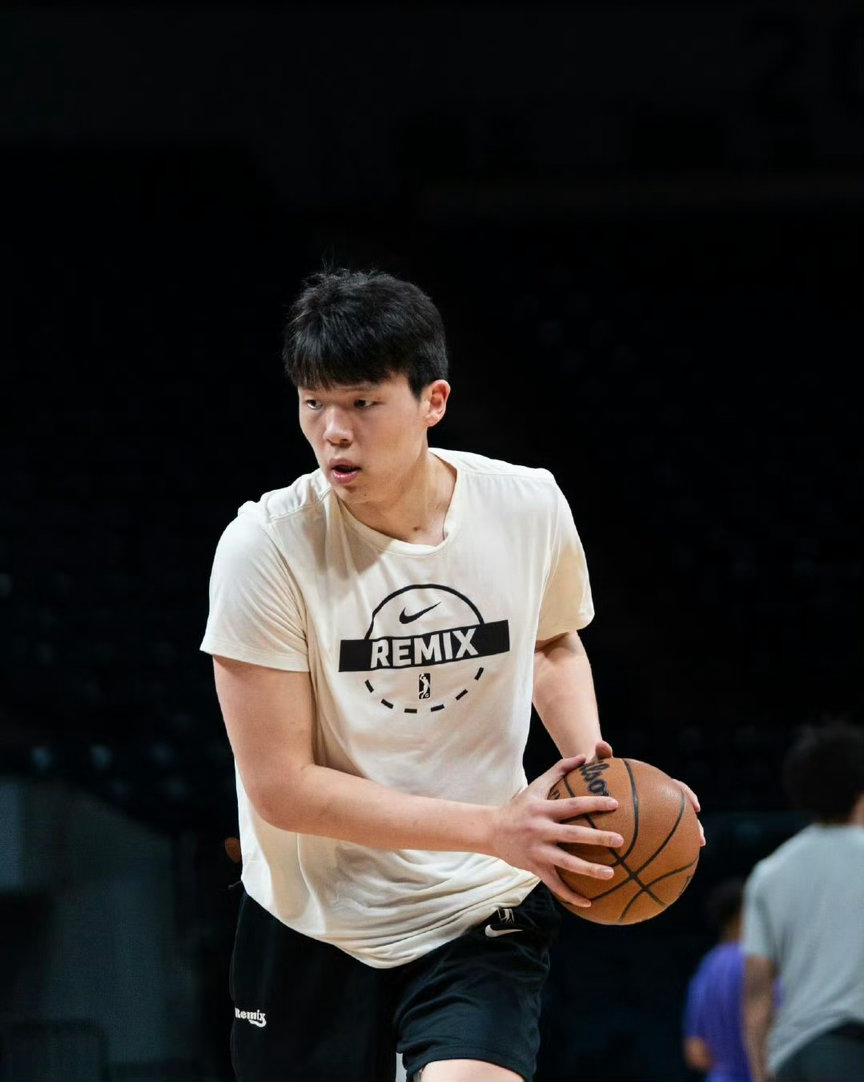 #杨瀚森本赛季最后一场常规赛# 完成生涯第一个赛季的常规赛了！目前排名第八开拓者