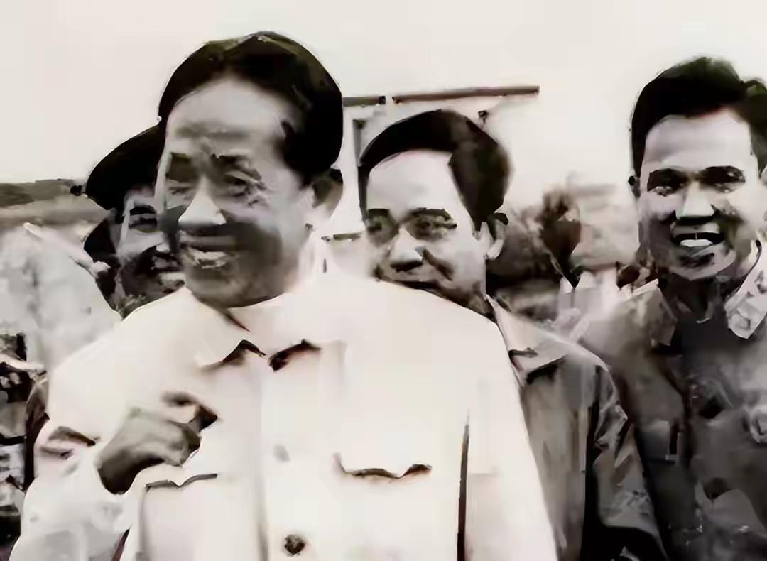 越南为何敢对中国动武？黎笋长子道出核心：就这三个条件

这话听着挺唬人吧？黎笋的