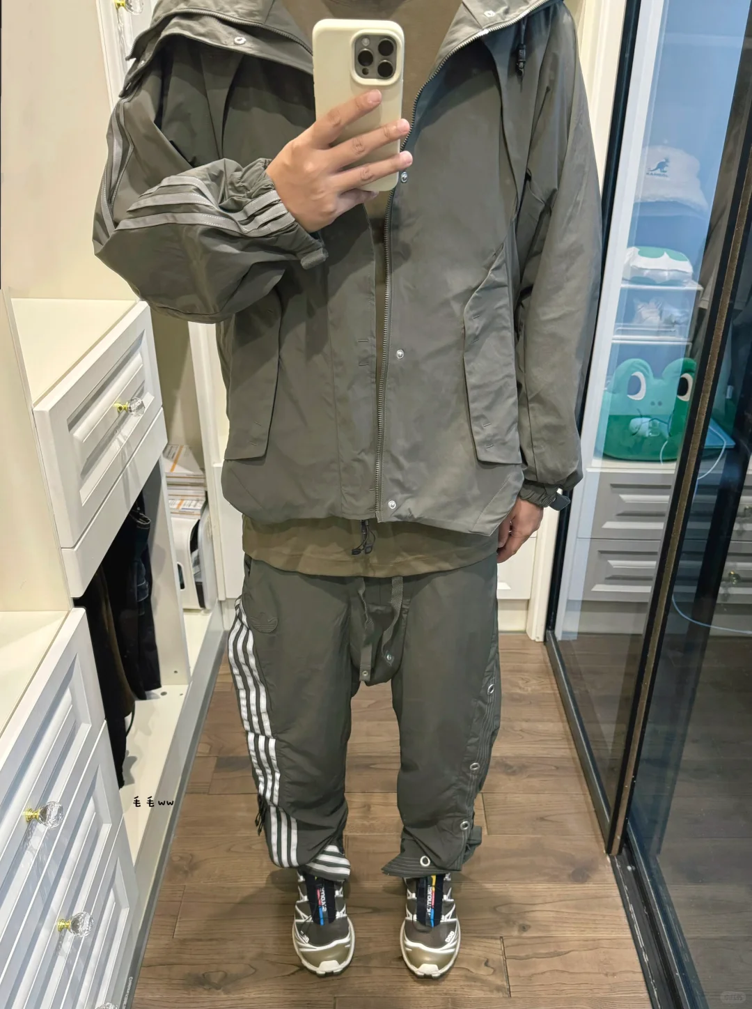 户外冲锋衣｜墨绿色穿搭