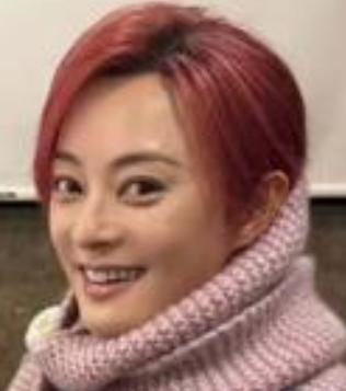 5月3日，孙俪在微博发文，分享了为女儿小花庆祝12岁生日的细节，透露夫妻俩亲手为