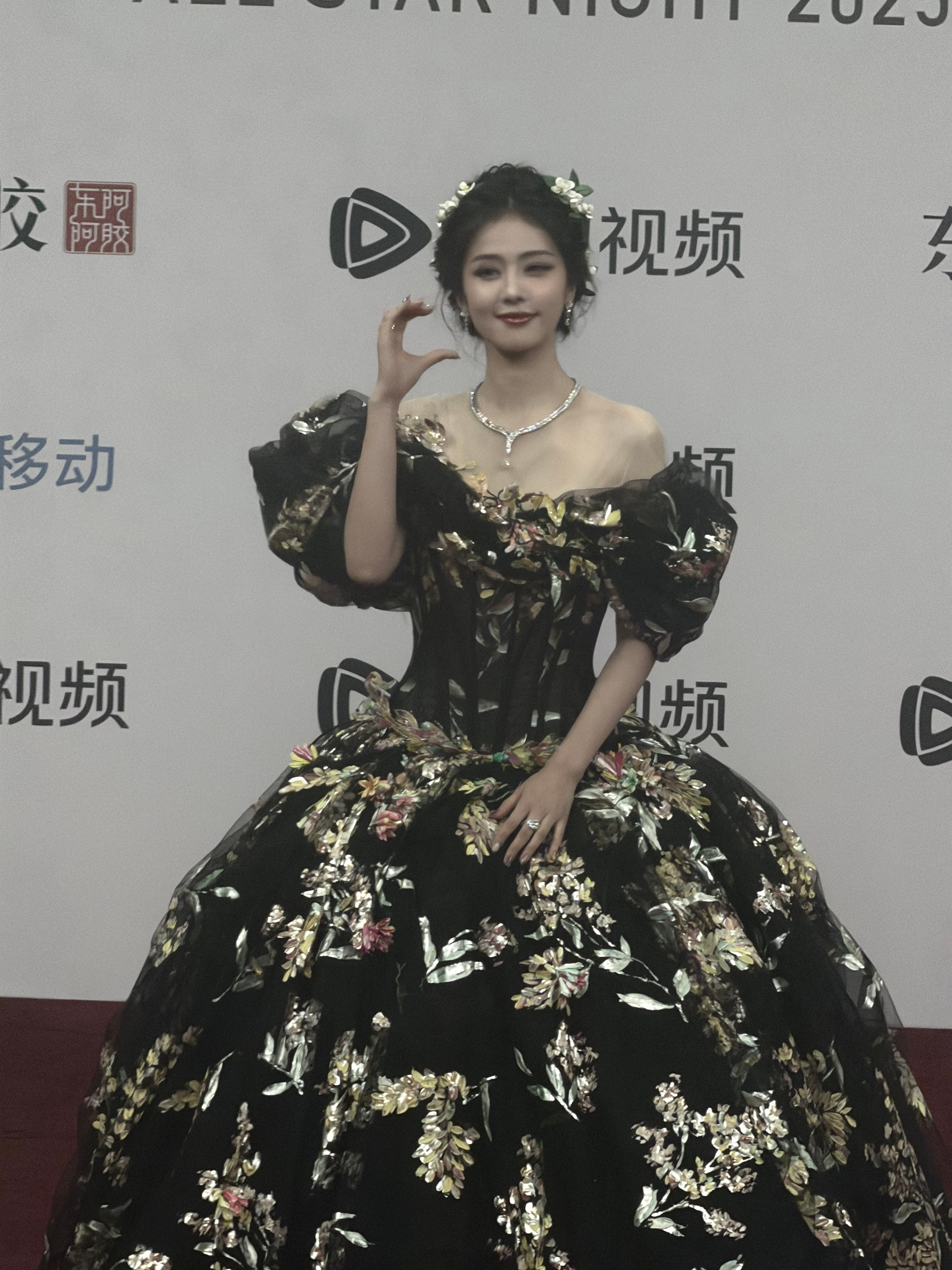 我鹿真的有种经济上行的美 