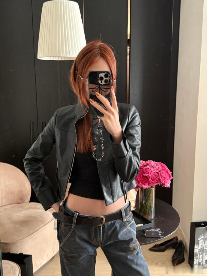 宋威龙姐姐颜值救命！宋威龙姐姐的脸也太漂亮了吧！眼睛鼻子和弟弟一模一样，浓颜系 