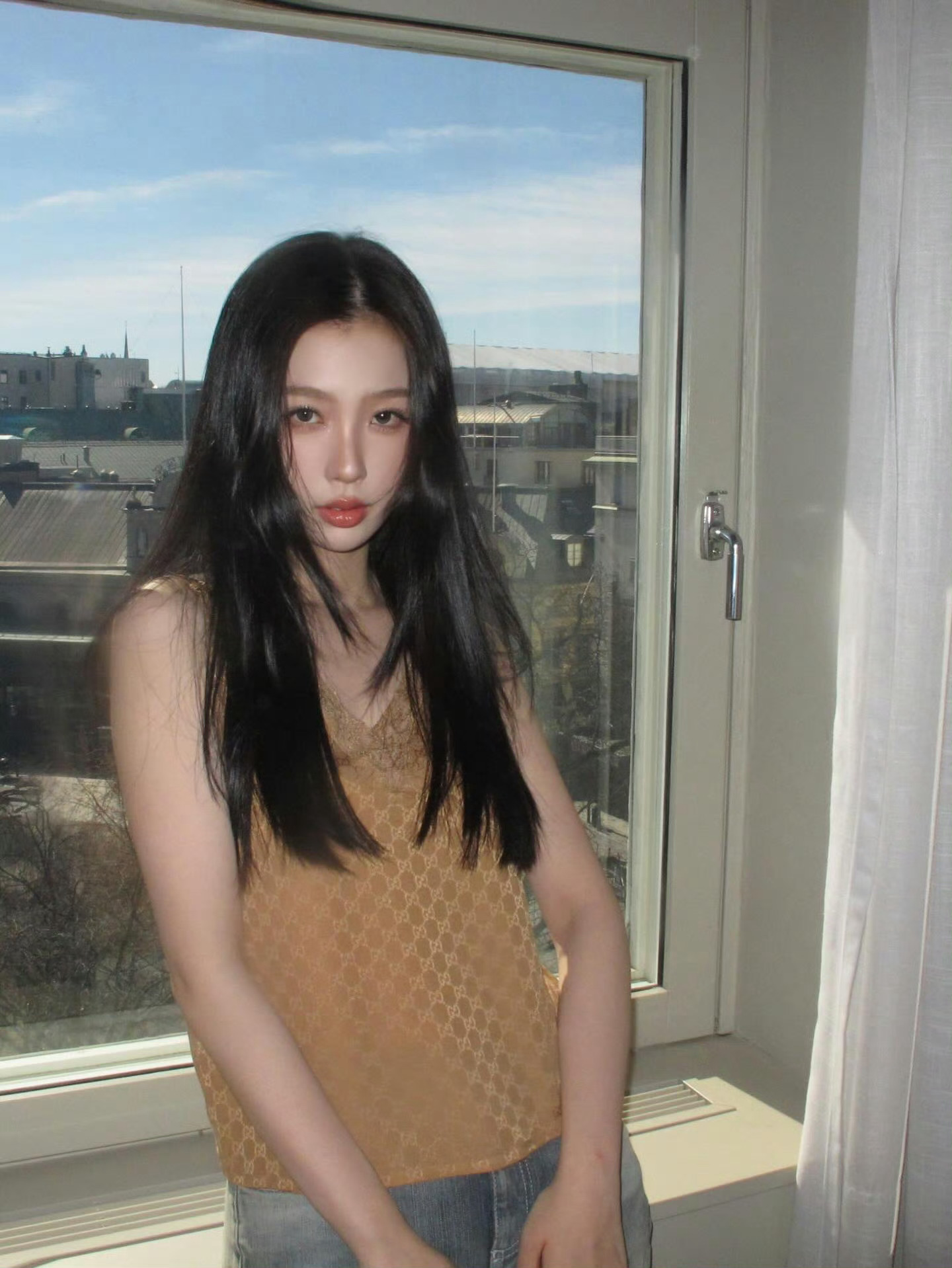 虞书欣ins更新出片如此简单