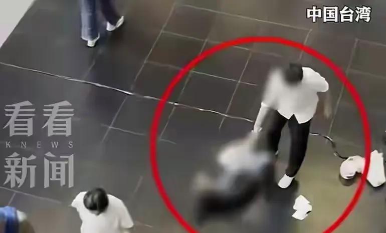 光天化日的台北车站大厅，一名香港女游客醉酒瘫软，竟被通缉犯拖到墙边性侵长达十分钟
