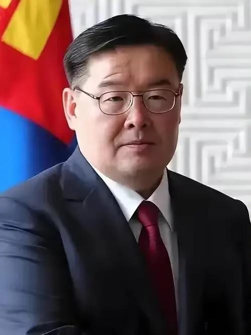 不能等，蒙古国总理赞丹沙塔尔辞职了，说白了就是蒙古国亲华派和亲西方派的斗争开始公