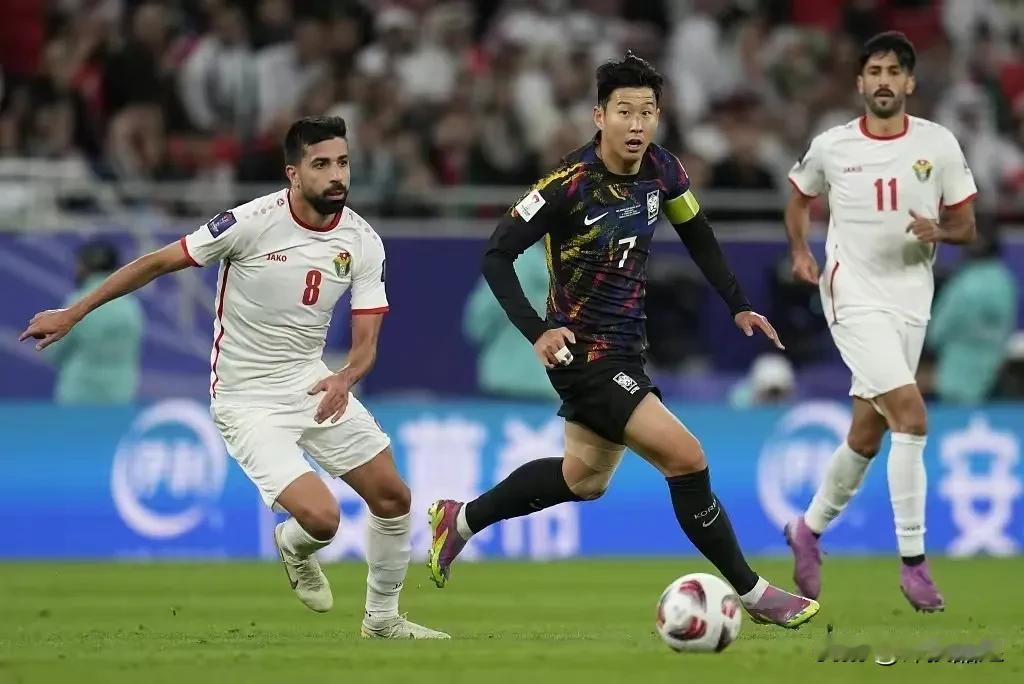 韩国队以0：2不敌约旦队，无缘亚洲杯决赛，主要是被3队骗了：
1.被日本队骗了
