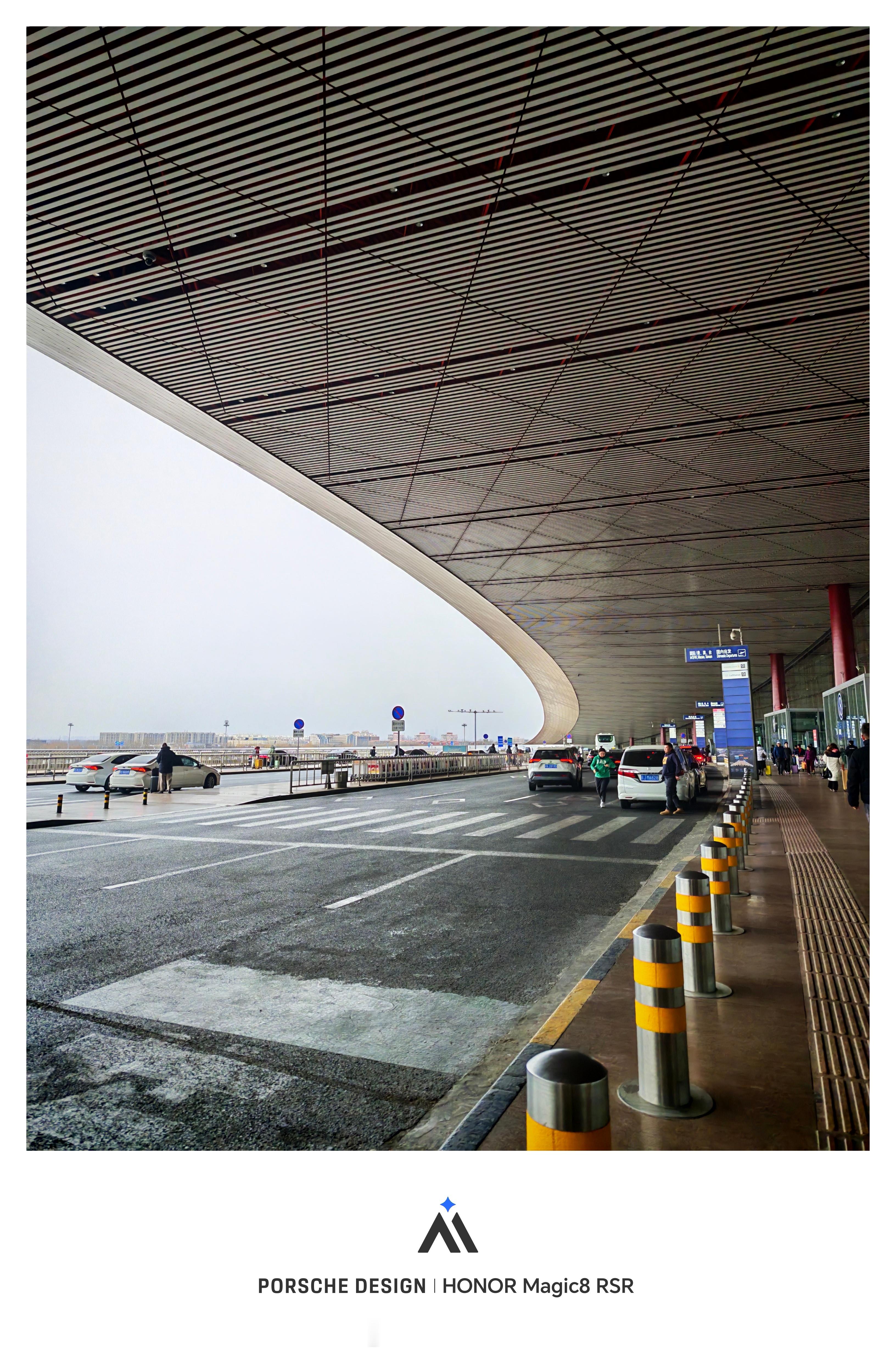 北京下雪每次下雪都出差，不过目前北京首都机场还没有下雪，今年北京的雪还没交见过～