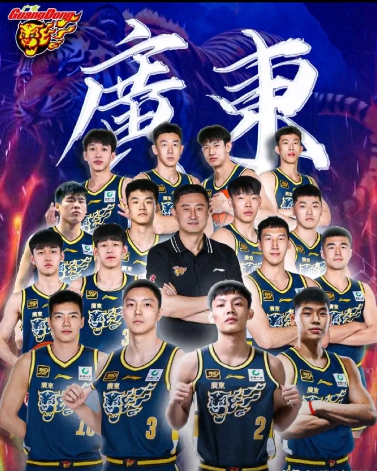 广东队下一个赛季首发阵容和轮换阵容如下：
徐杰——25岁，身高178cm，控球后