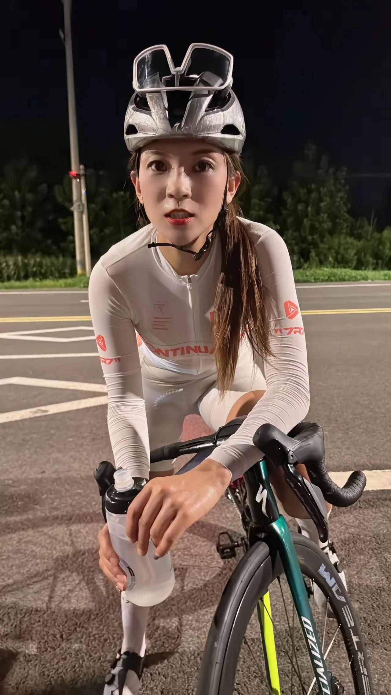 这骑行，非虚非幻，是汗水与激情的真实交响！他们，不是镜头前的过客，而是风中的勇者