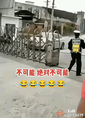 只有想不到，没有做不到，白色轿车的举动让人目瞪口呆，瞠目结舌，难以置信。
一辆白