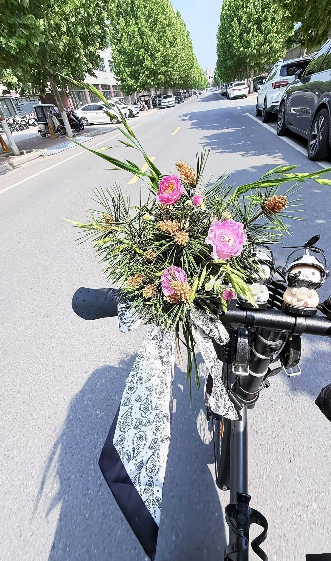 疯狂爱上这个调调。原谅生活中的不完美，宽容生命中的不容易，生活有剥夺也有赠予，得