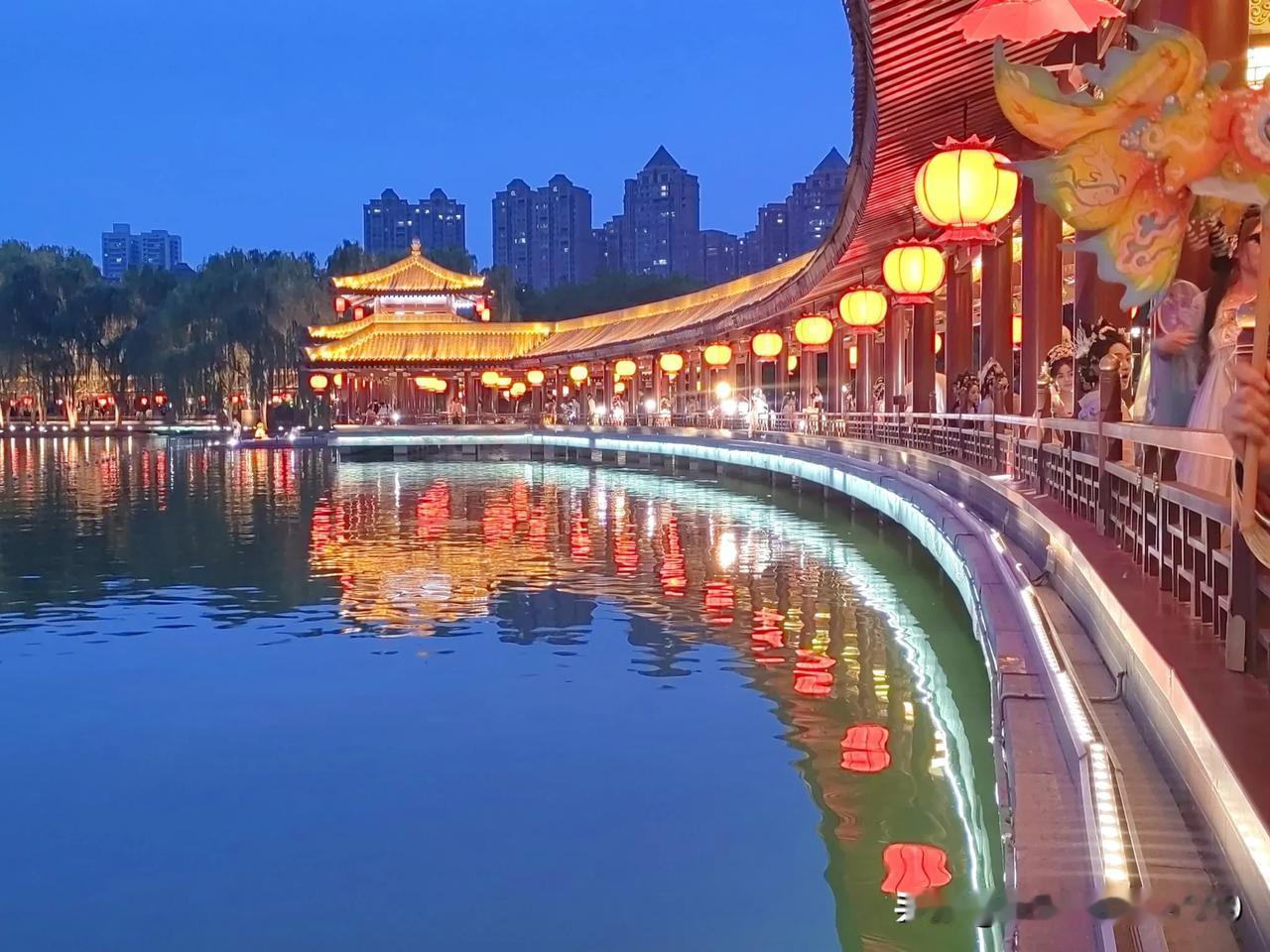 终于回归家庭了。 昨天退休了，退出公务群，一身的轻，再也没有f工作上烦恼了。历经