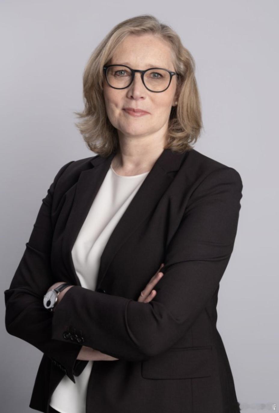华晨宝马将换帅华晨宝马迎来第一任女CEO 6月6日，华晨宝马汽车有限公司董事会宣