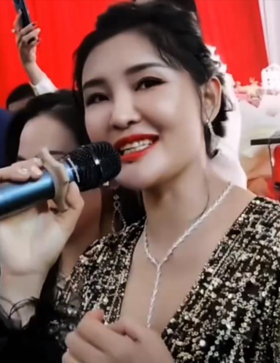 她是缅北电诈"毒妇"白应兰，却自称"爱心女神"，削骨整容换脸逃到欧洲，三次被拦！