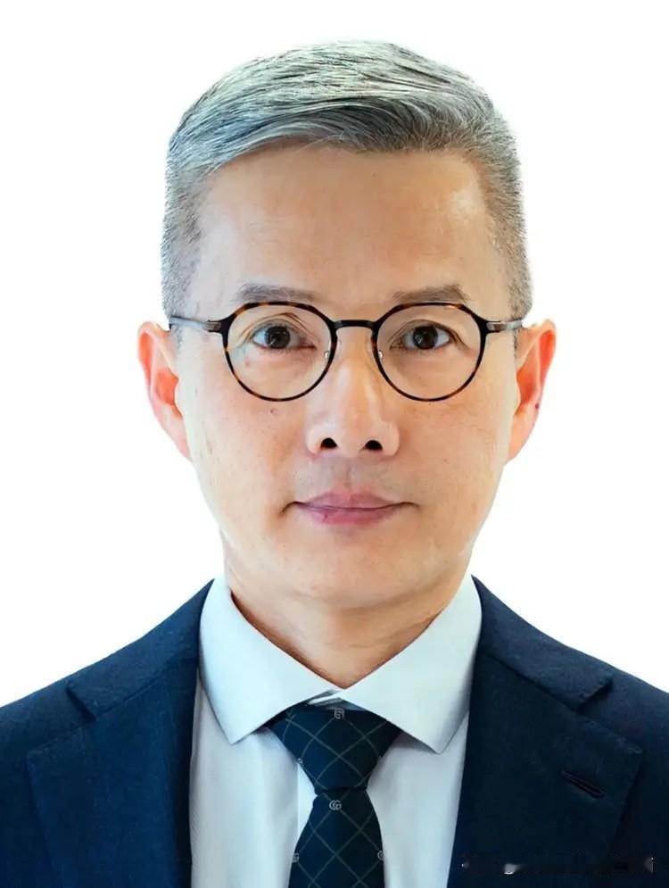 今天这次登上热搜的此戴建业，非之前多次登上热搜的彼戴建业。都是戴建业，同名不同人