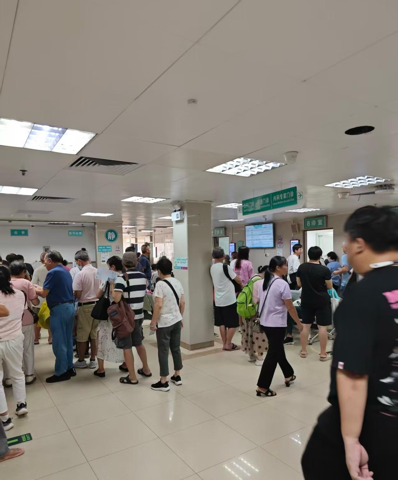 目前广州市内学校、医院、机关单位里面，外地人的比例可以说是非常高的。其中又以医院