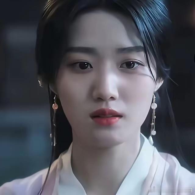 卢昱晓也想不开了，学其他女孩去减肥瘦身。看看成果，瘦是真的瘦了，但是也不好看了，