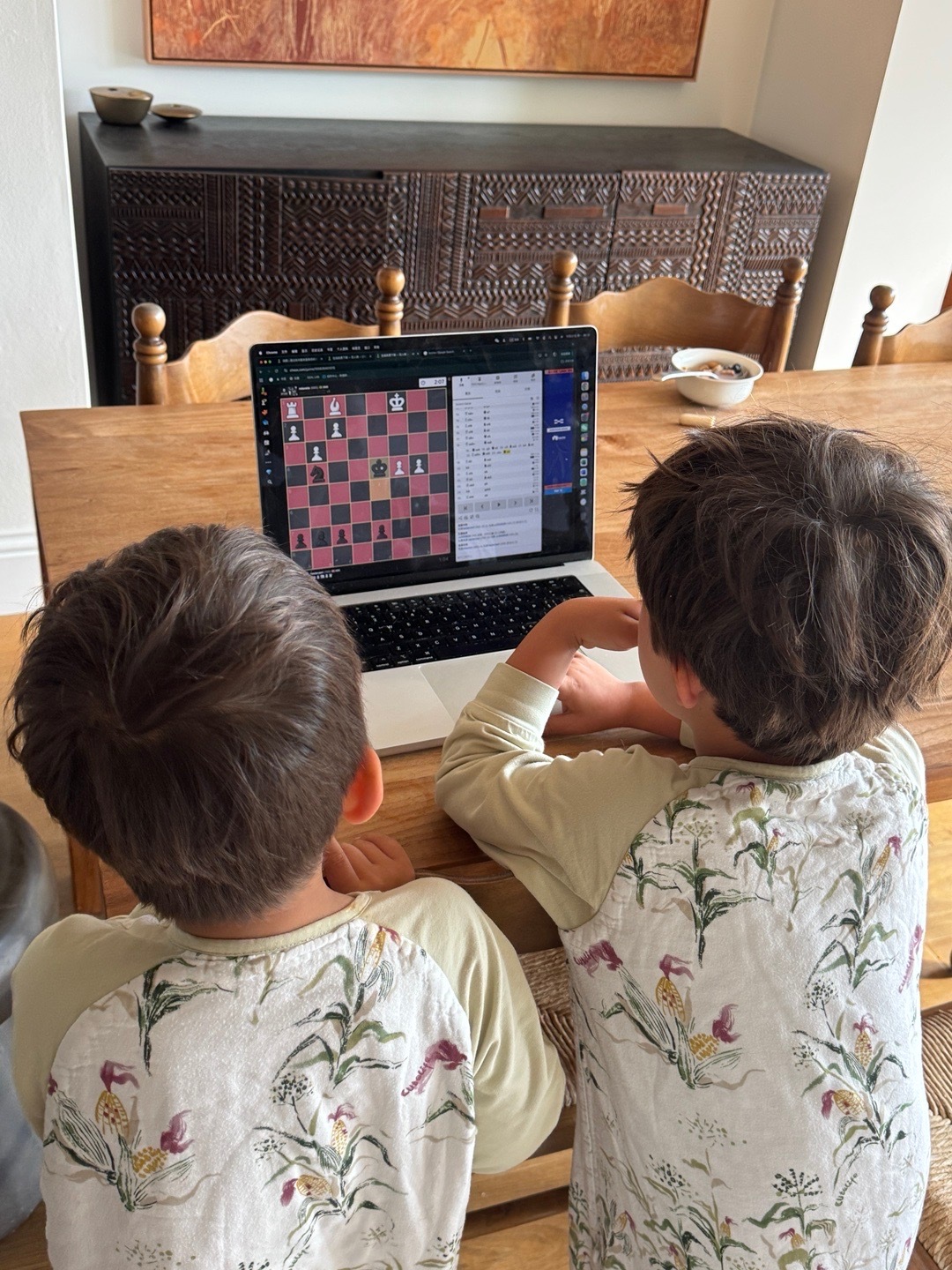 关于“理解”这件事刚刚阿萨去上游泳课，让我帮他和手机里的AI下棋♟️结果这次AI