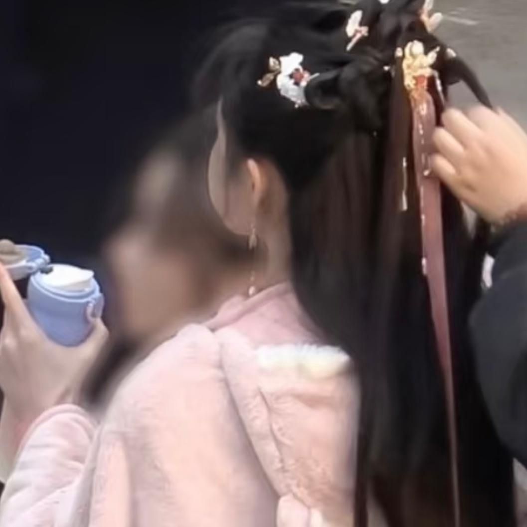 鞠婧祎你小子 你知不知道自己很可爱啊？激发我的保护欲了谁的像素小人？ 