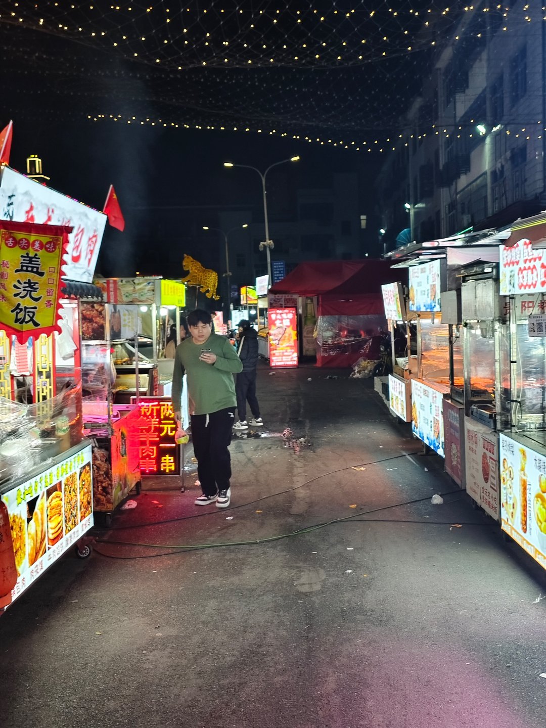 什么？都睡了？起来恰夜宵啊