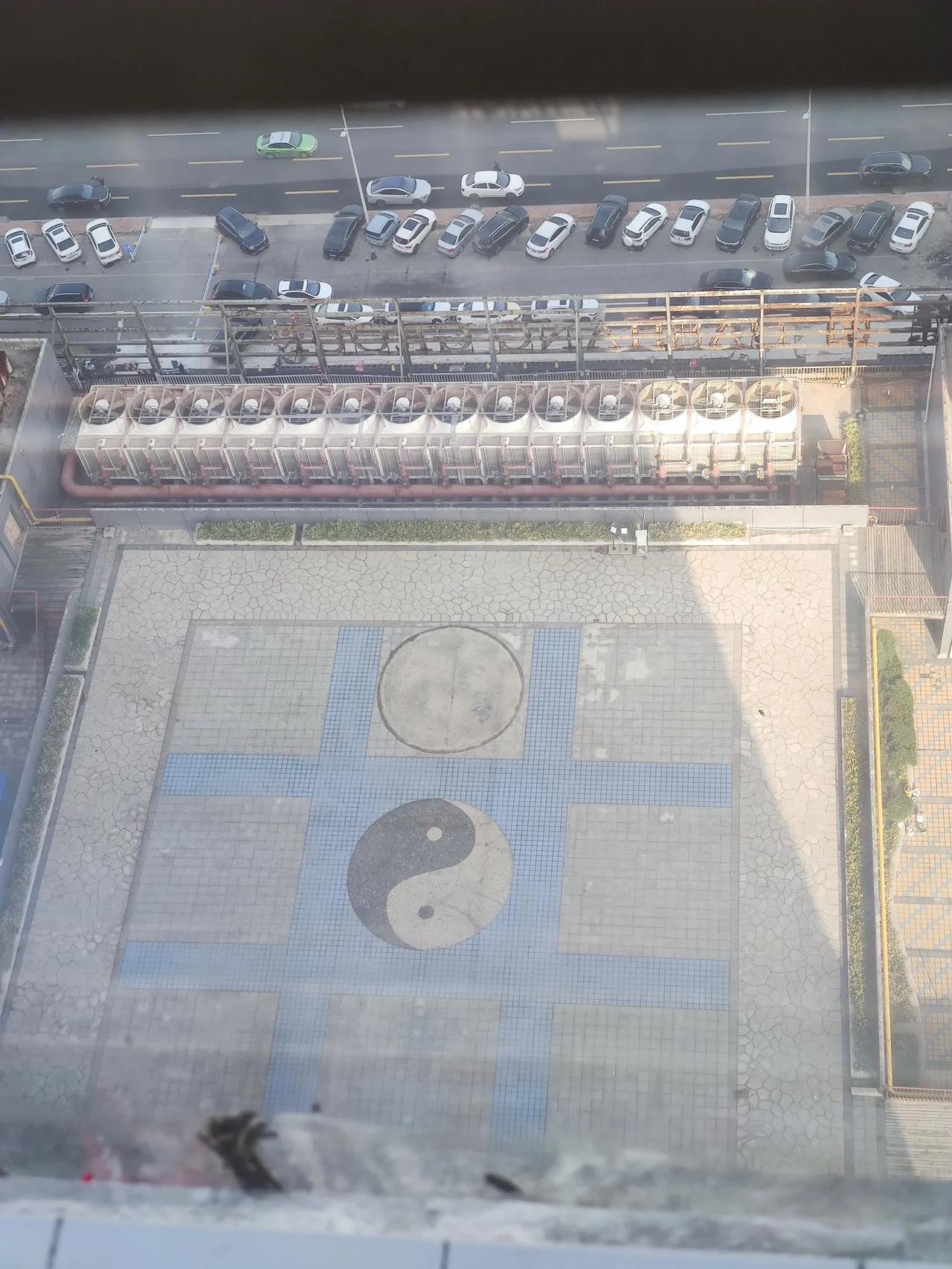 阴阳太极图，万物自然生。