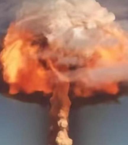 一旦中国动用“核武器”对日本本土实施打击，那么等着中国的将会是来自于半数幸存日本