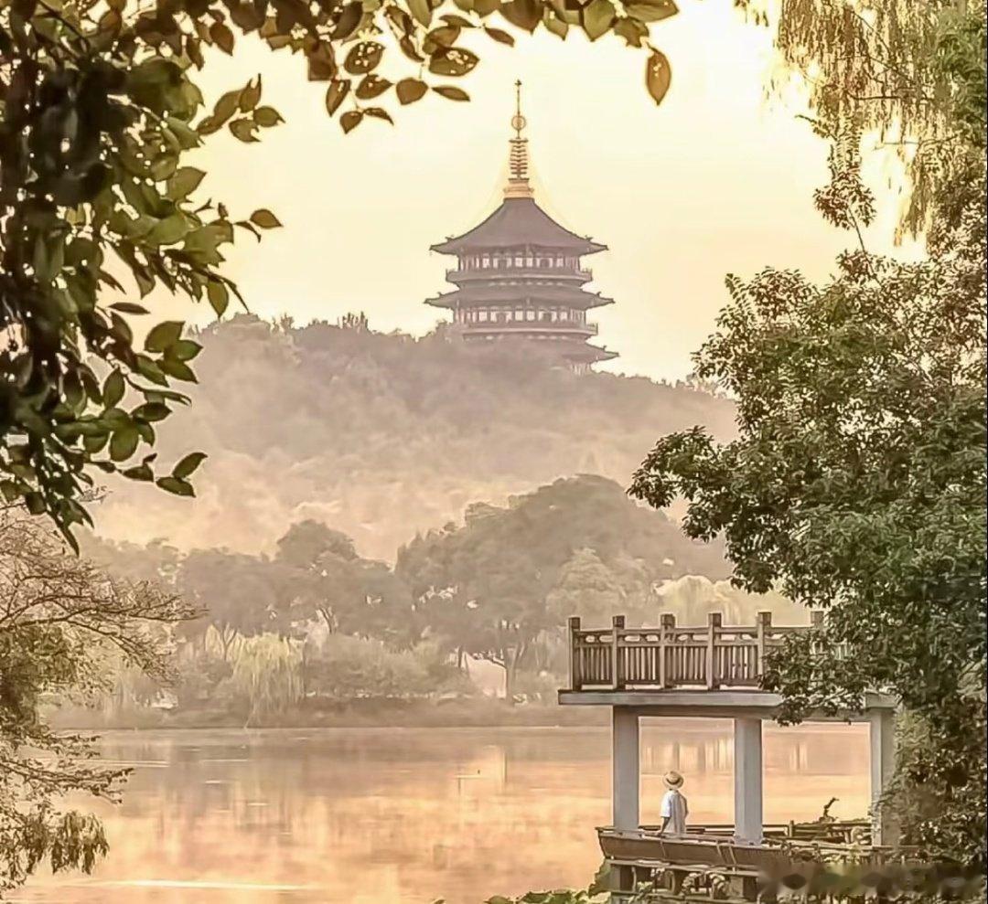 在人生的旅程中，每个人的生活都离不开别人的帮助，因为自然界的任何事物都是一个普遍