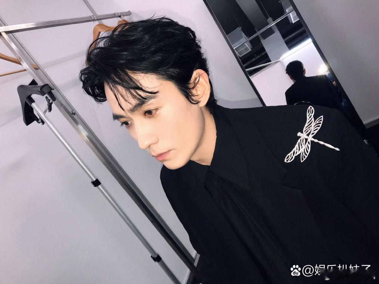1.李小冉私底下非常直女，跟王濛就只是好朋友，双方脾气确实还挺合拍的，节目结束经