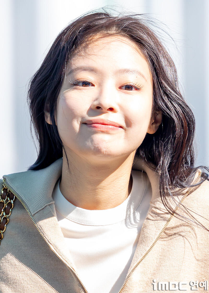 3.7 jennie韩国出发巴黎时装周 