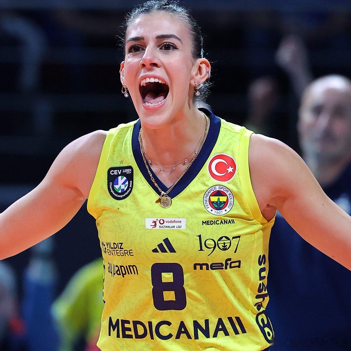 ⚡️ 阿莱西亚·奥罗 (Alessia Orro) 给出与她合作过的六位最佳球员