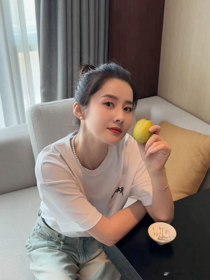 “青春回忆杀！与偶像同框，重温经典瞬间！”📸💖