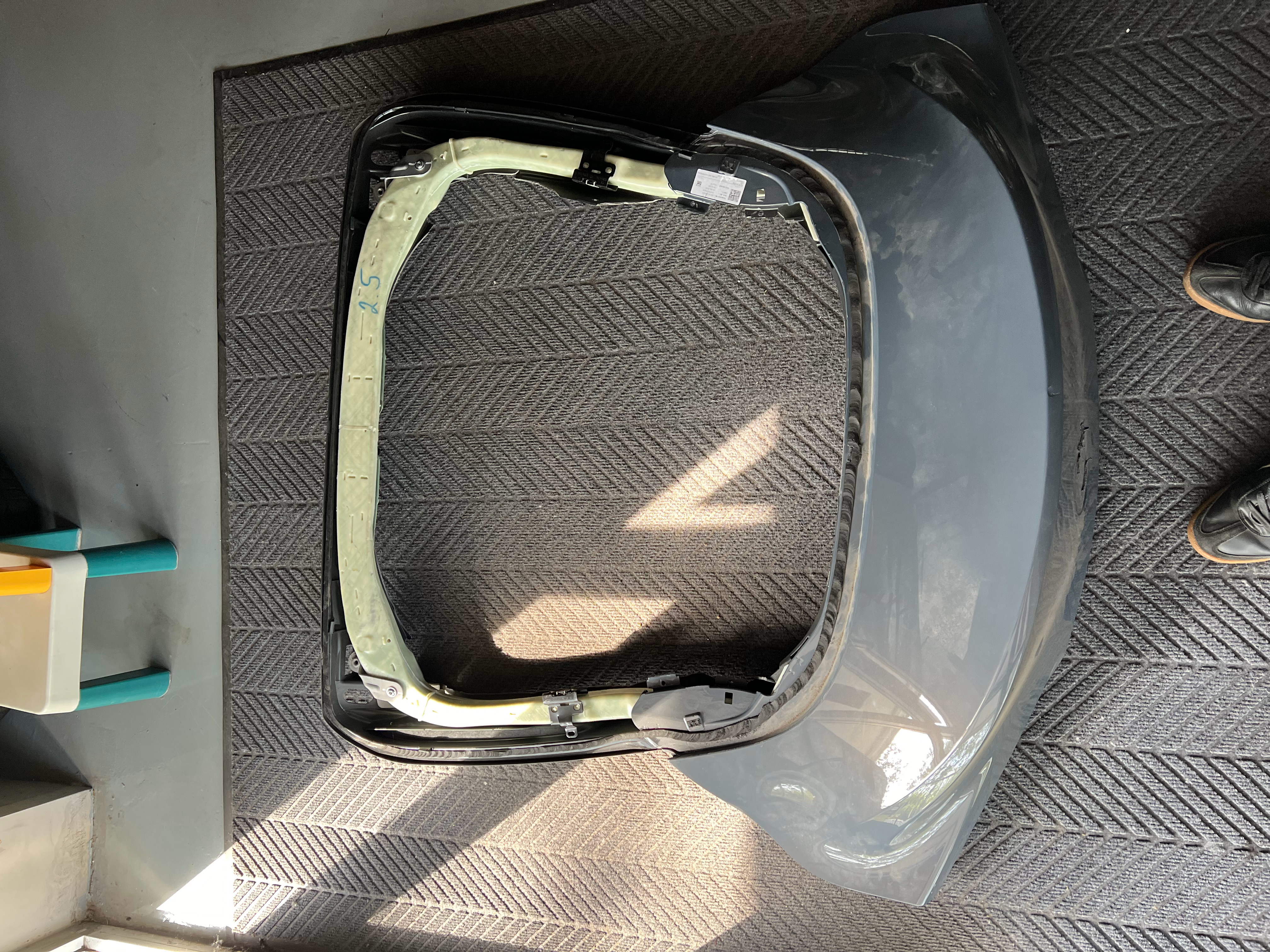 这收破烂行业挺有意思的。之前那个运损的GR Supra的后尾箱盖，我挂闲鱼出掉了