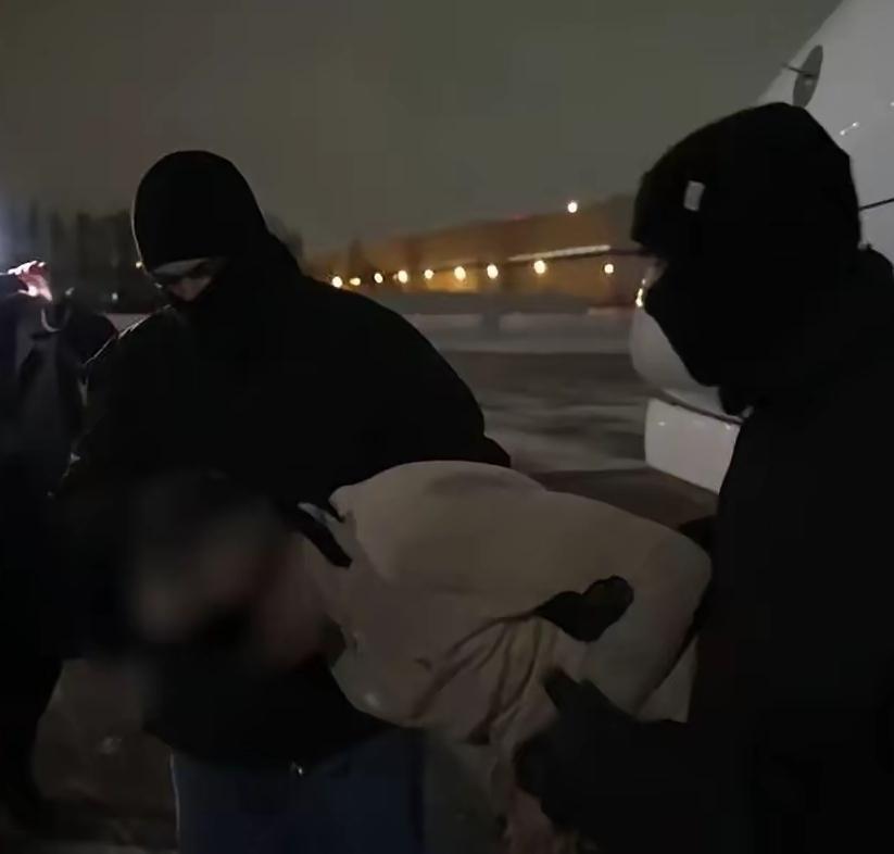 就是这副嘴脸，枪杀俄中将。逃到迪拜抓回。更重要任务是抓他窝子。窝子在哪？乌克兰。