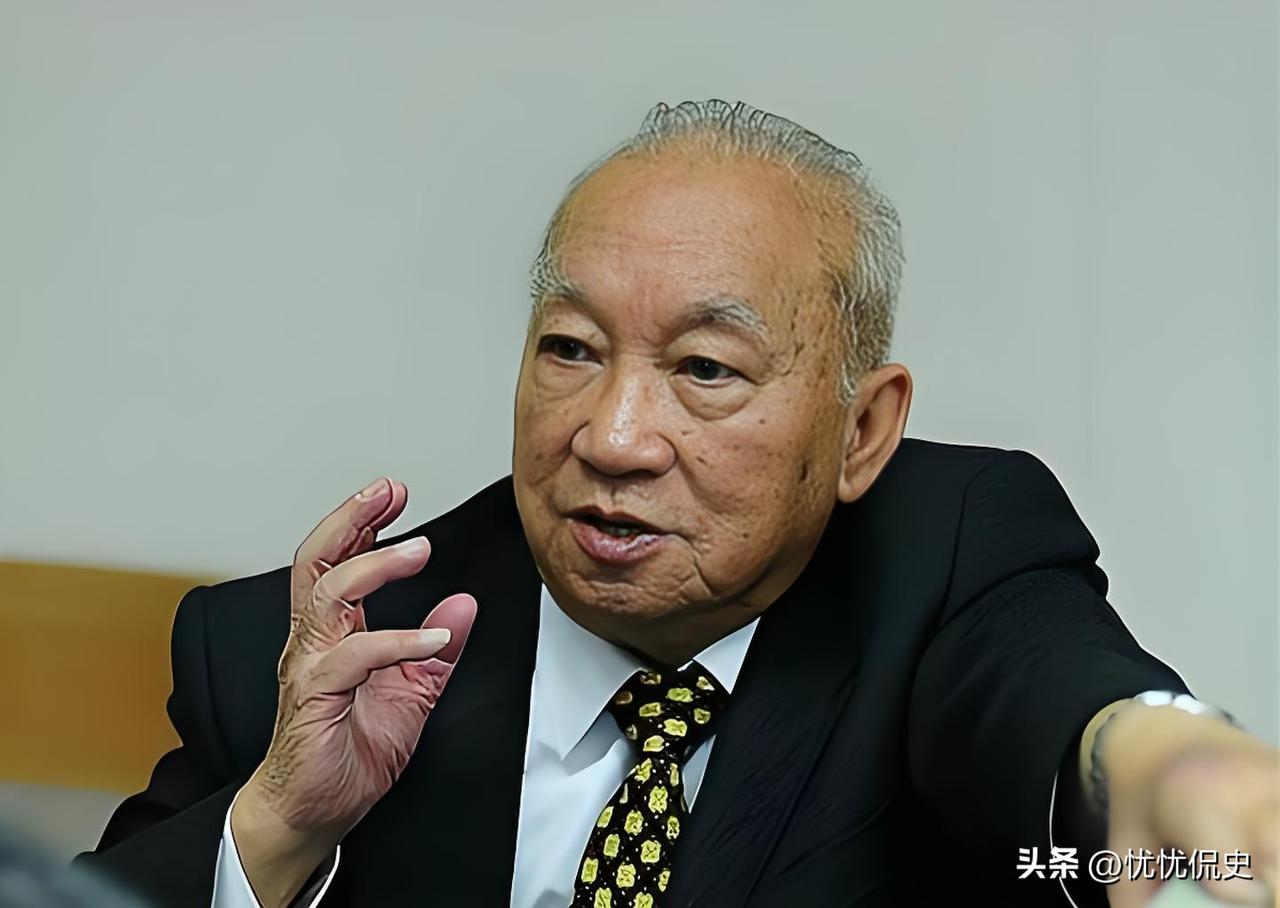 “他搞的是美国的洲际导弹，我搞的是中国洲际导弹。他年薪30万美元，我工资只有他百